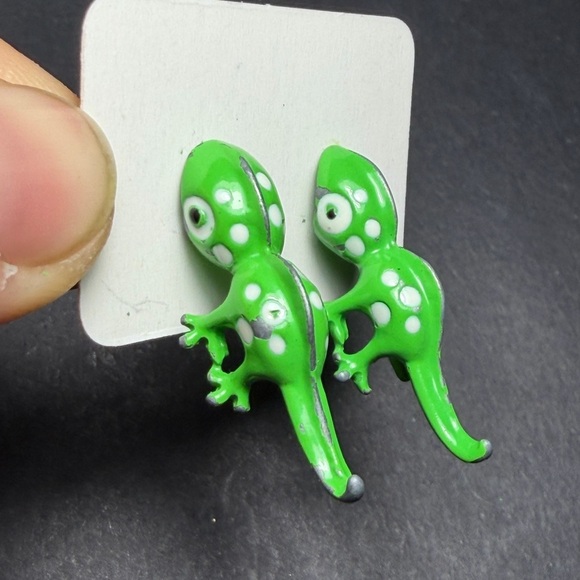 Green & White Lizard/Gecko Stud Earrings - Picture 6 of 10